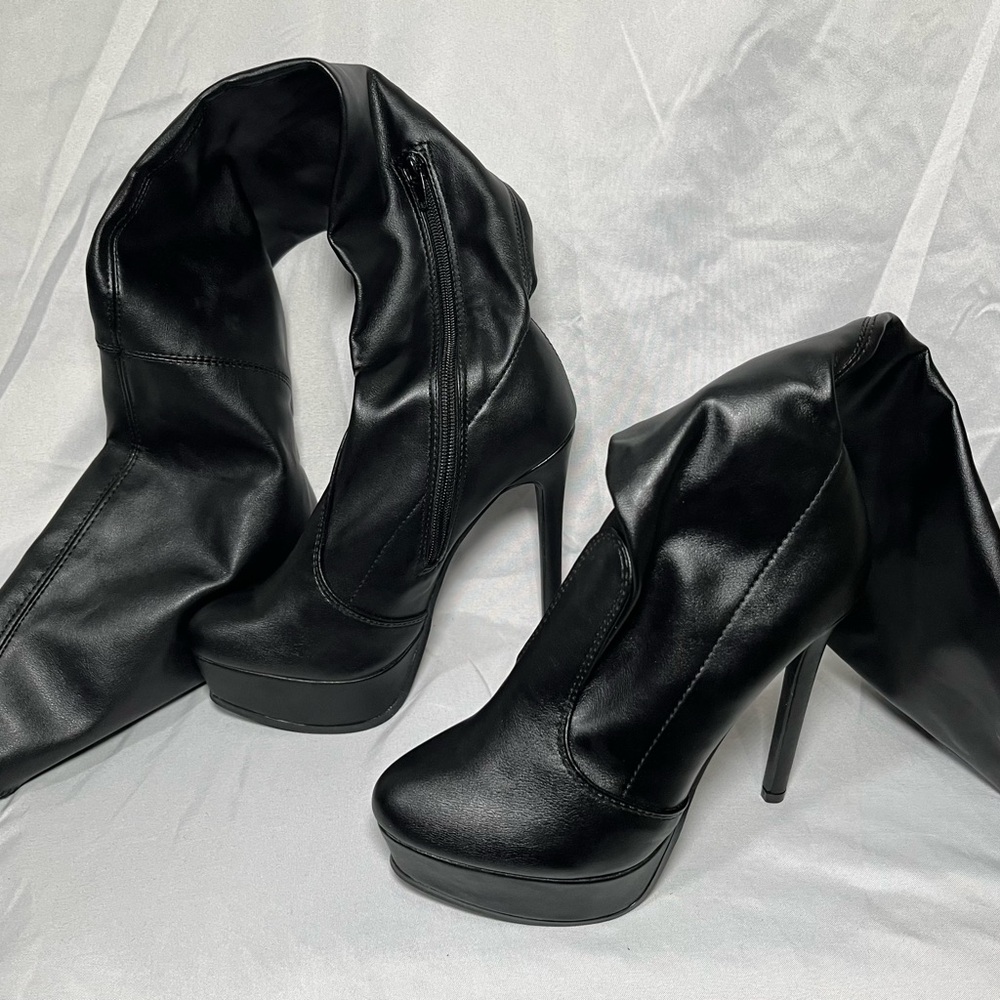 Fashion nova black faux leather thigh high boots - Picture 5 of 7